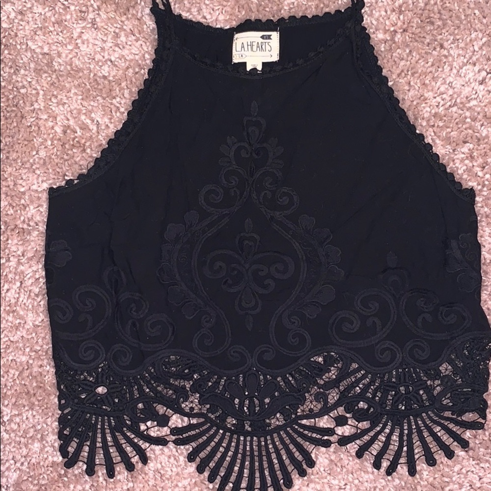 🟣La hearts black embroidered crop top large